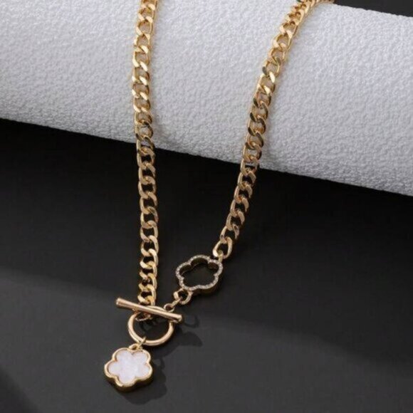 14K Gold Filled Clover Pendant Toggle Necklace - Picture 2 of 4
